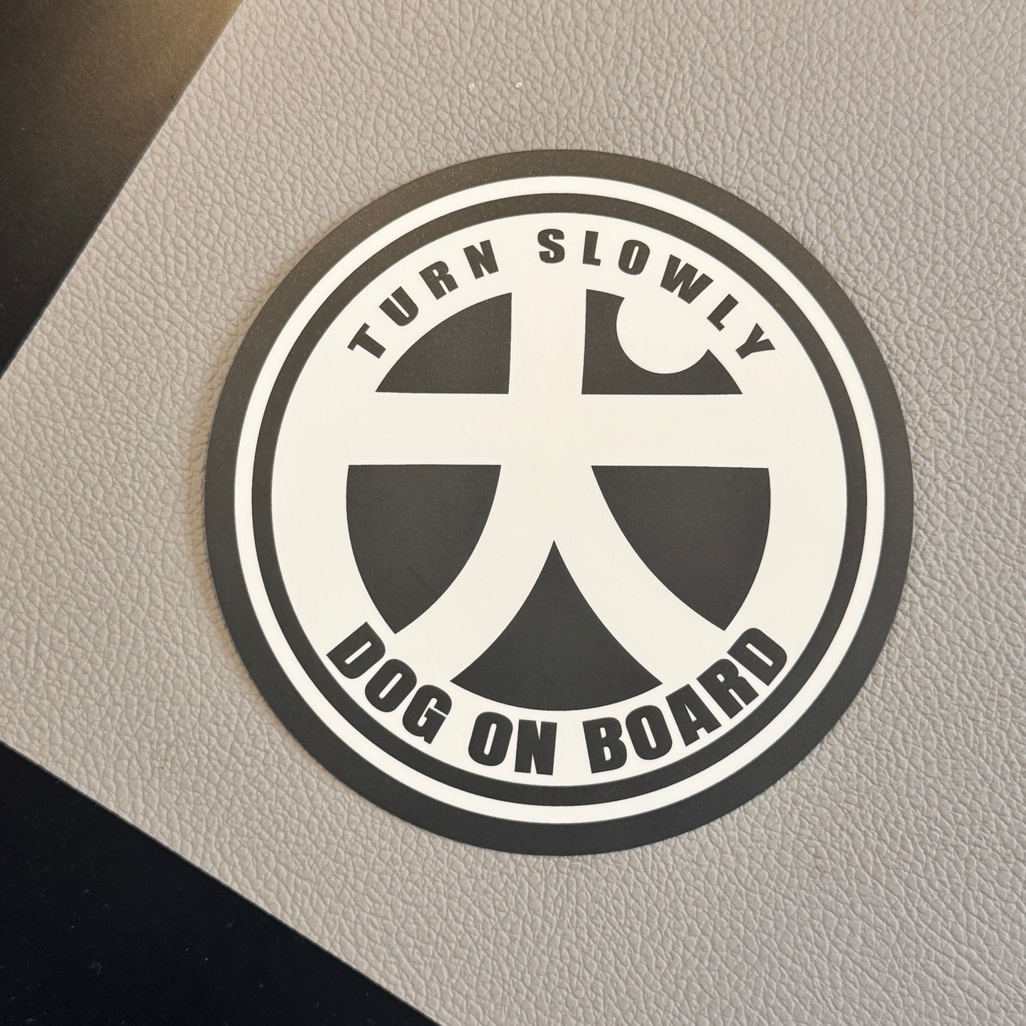 DOG ON BOARD ステッカー